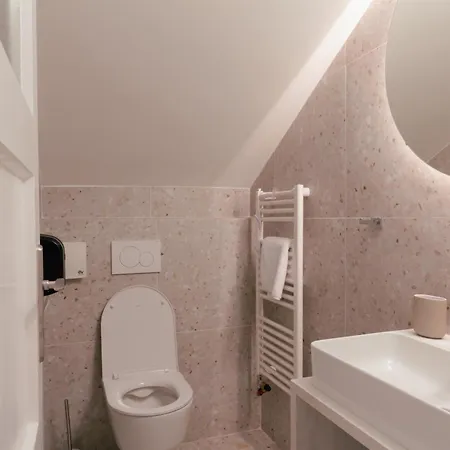 Luxury 2 Bedroom New With Private Parking Apartment