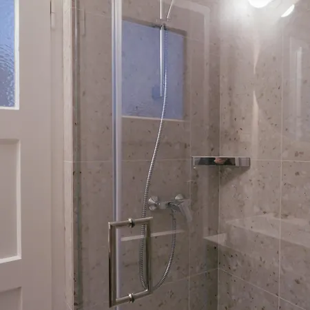 Luxury 2 Bedroom New With Private Parking Apartment Laibach