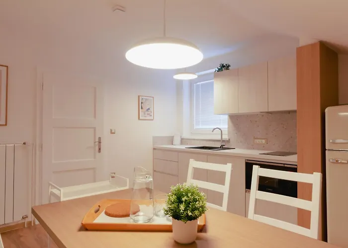 Apartment Luxury 2 Bedroom New With Private Parking