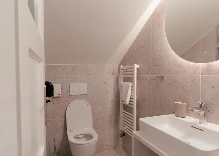 Luxury 2 Bedroom New With Private Parking Apartment