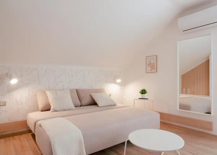 Luxury 2 Bedroom New With Private Parking Appartement *